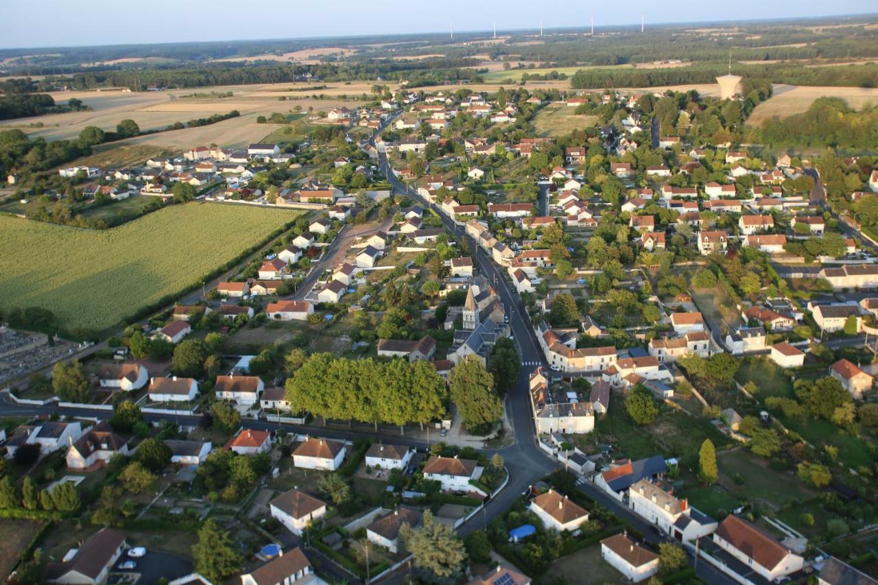 Gite Montgolfiere 6 Personnes Chatellerault Exterior photo